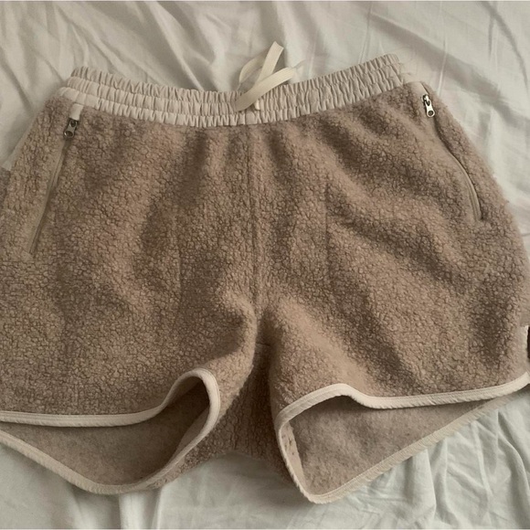 Outdoor Voices Pants - Outdoor Voices megafleece Shorts